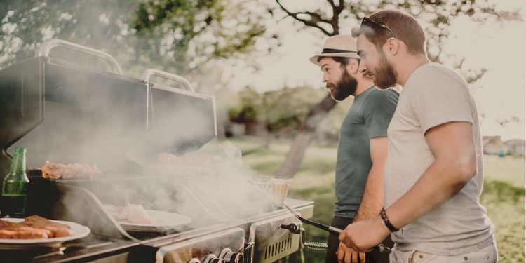 Léto a hezké počasí nekončí: Úspory energií můžete využívat i na zahradě